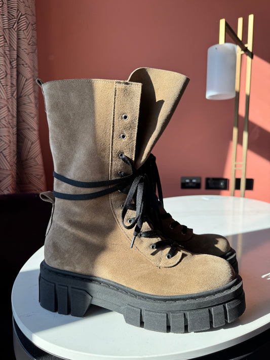 Stivaletti Fairmont in camoscio beige