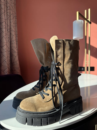 Stivaletti Fairmont in camoscio beige